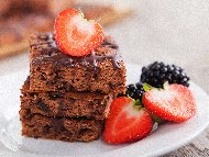 Рецепта Безглутенов брауни сладкиш с черен шоколад, масло и бадеми без брашно